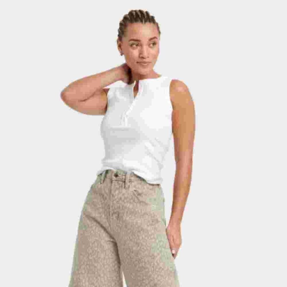 NWT Universal Thread White Henley Tank Top Fitted Ribbed Sleeveless Top Size M